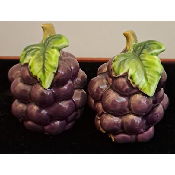 Grape Salt and Pepper Shakers made in Japan - Picture 6 of 6